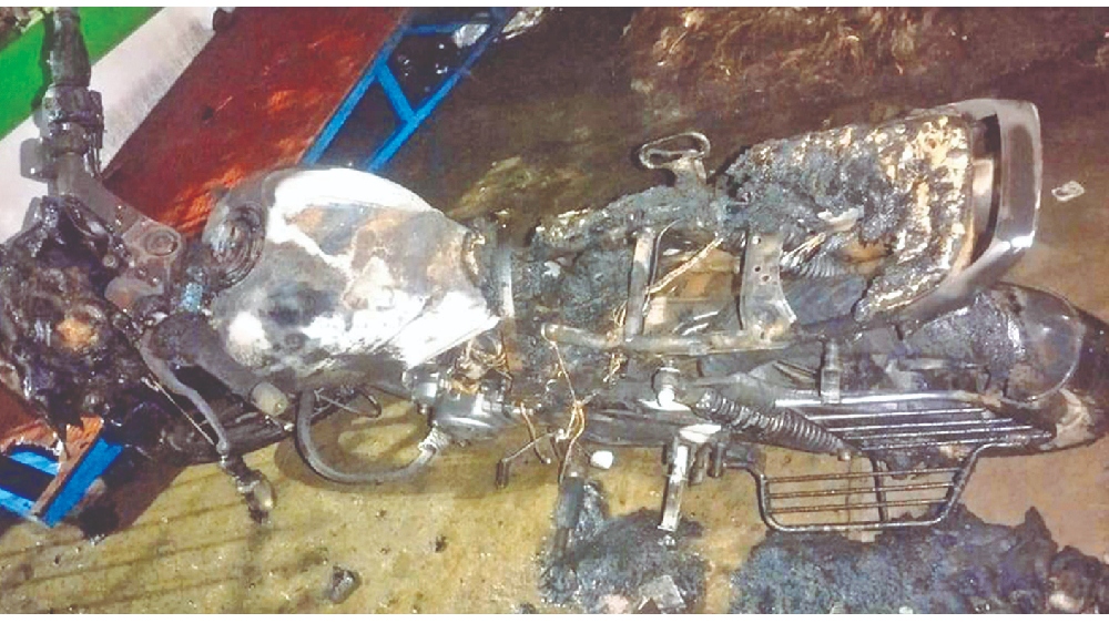 Fined Rs 10,000, man sets cop’s bike afire Fined Rs 10,000, man sets cop’s bike afire