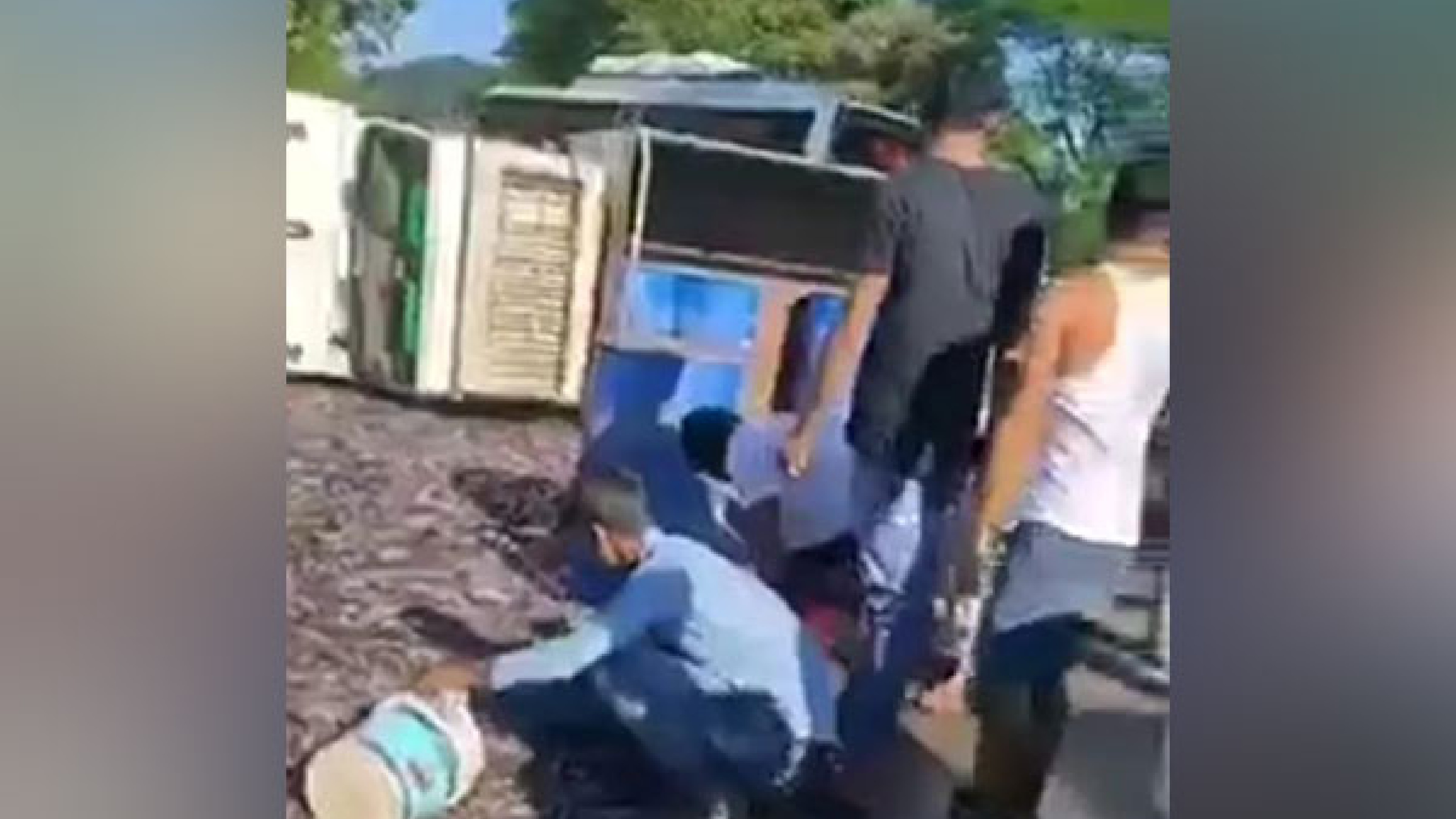 Locals loot fish after truck overturns in Assams Bongaigaon