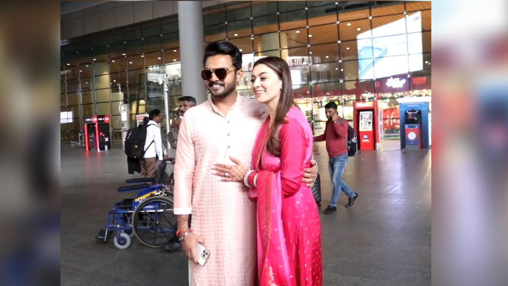Newlyweds Hansika Motwani, Sohael Khaturiya snapped at airport