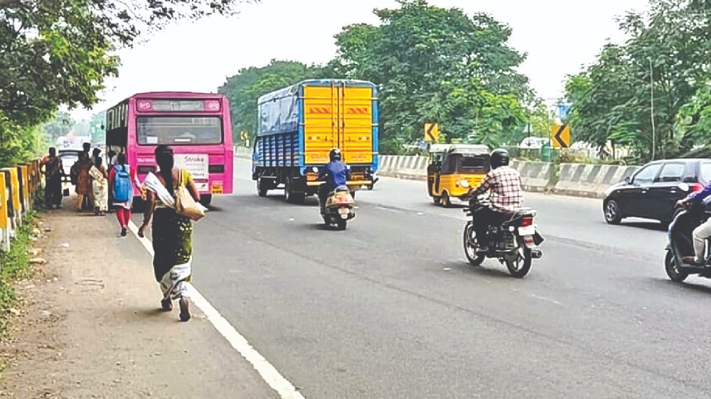 Residents suffer as buses skip Peerkankaranai stop Residents suffer as buses skip Peerkankaranai stop