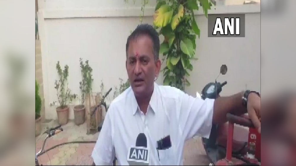 Guj polls: Cong MLA carries cylinder on bicycle to cast vote
