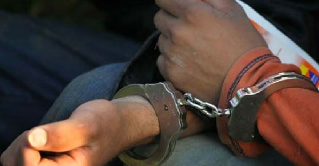 Duo lifting mobile phones from hospital for buying liquor held