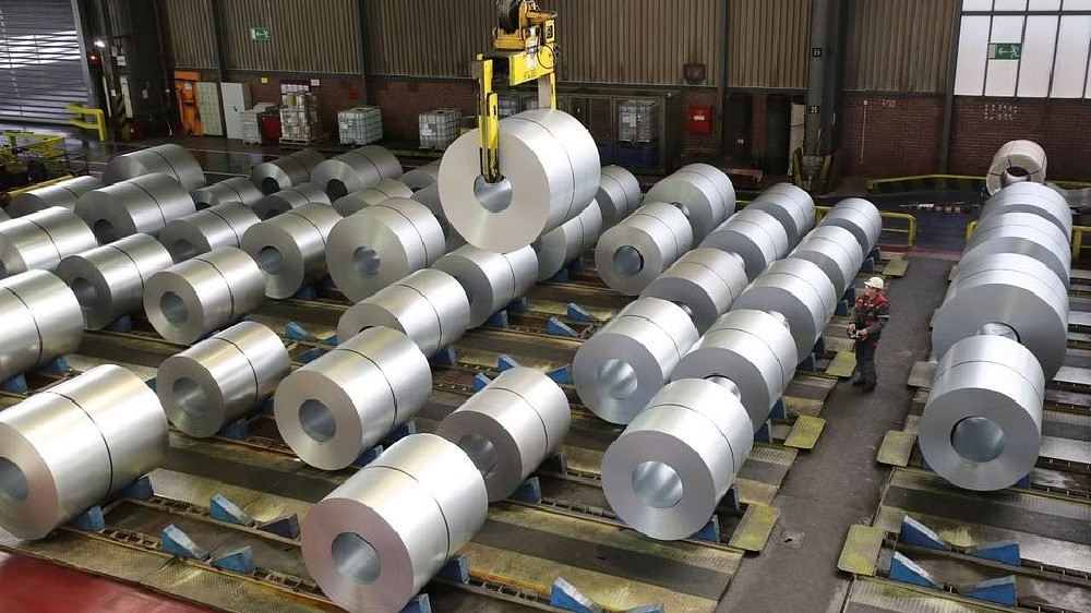 Aluminium futures fall on low demand