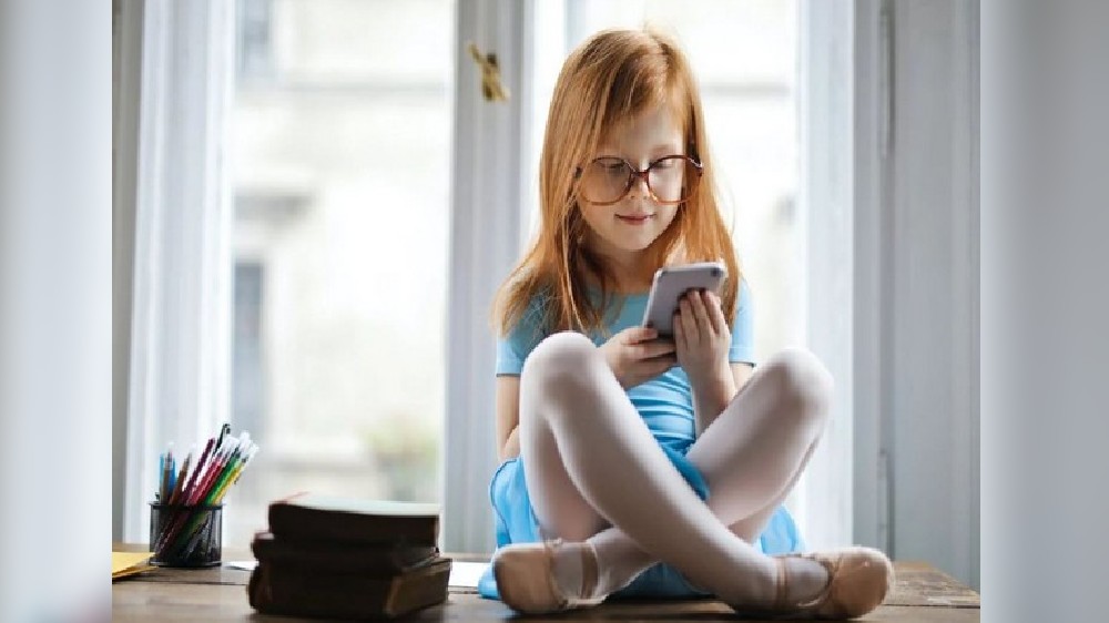 Digital devices as calming strategy linked to worse childrens behavior
