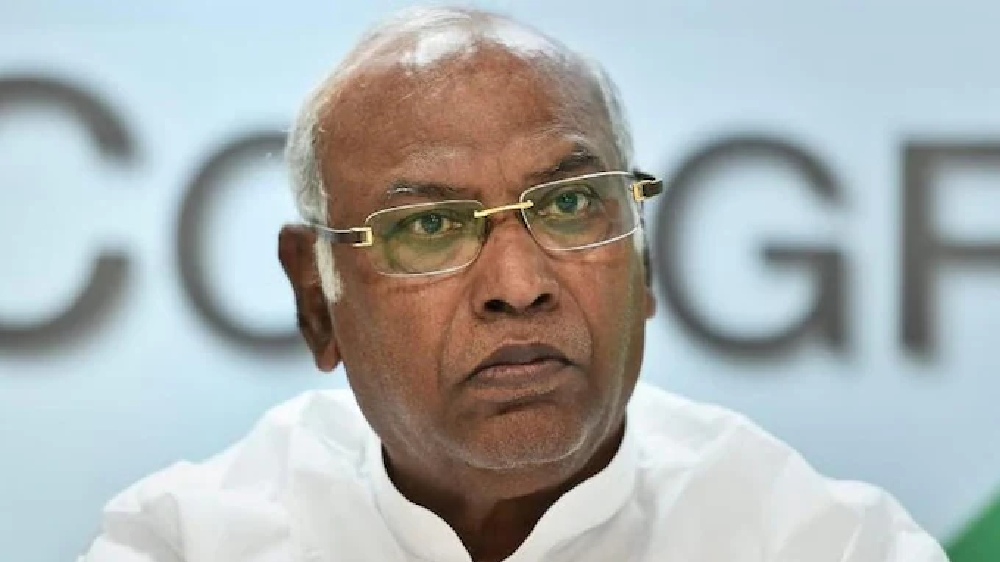 Guj polls: Cong pitches for change as voting underway for 2nd phase