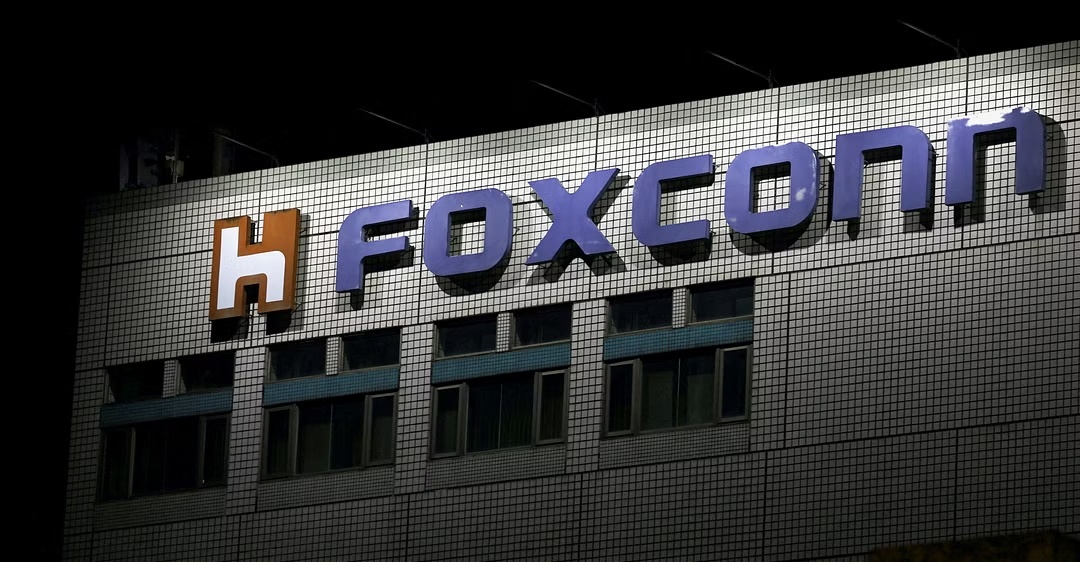 Foxconn scraps Covid-19 restrictions at main iPhone factory in China