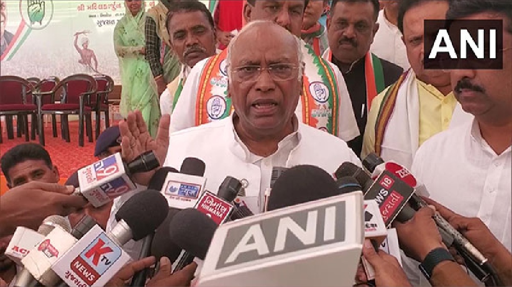 Kharge to meet key leaders to check Ktaka poll preparedness