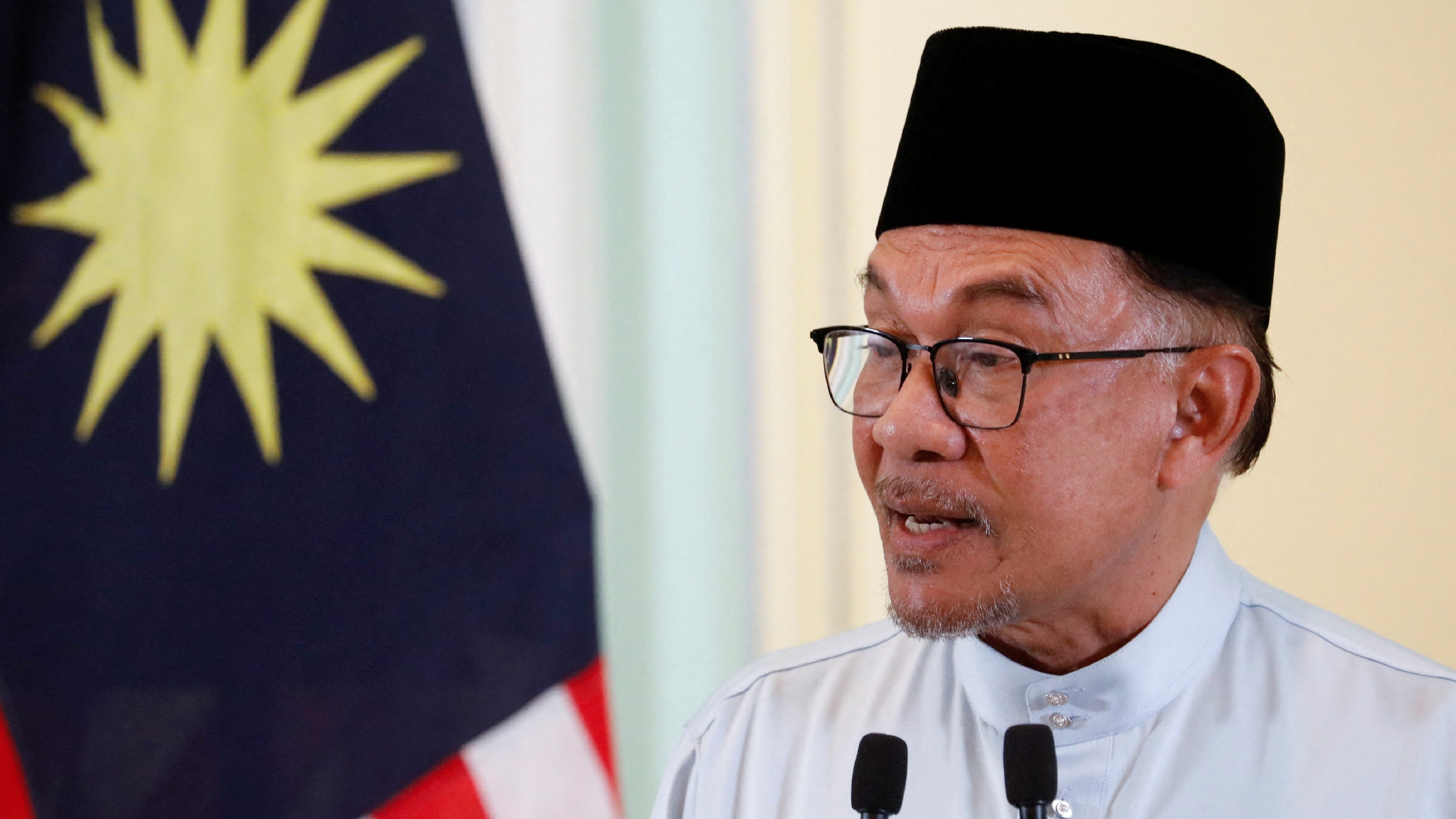 New Malaysian PM Anwar reviews predecessors billion-dollar projects