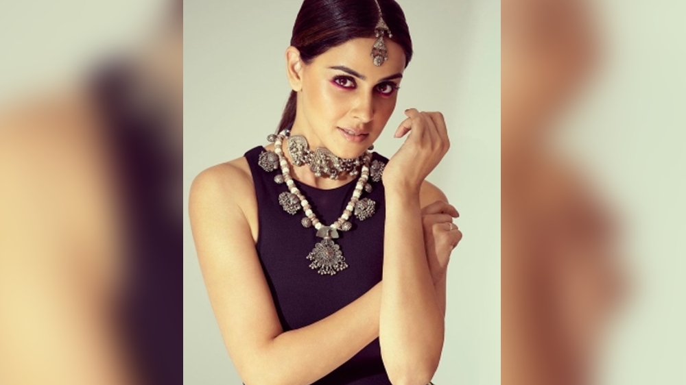 Genelia grooves to the classic Mera Dil Yeh Pukare Aaja