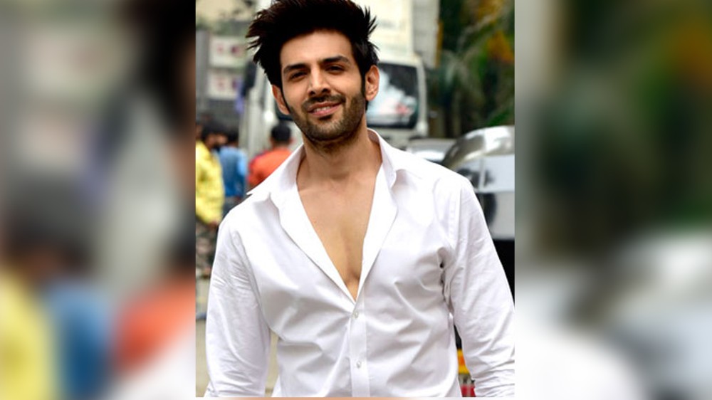 Kartik Aaryan shares glimpses from his solo trip to Paris