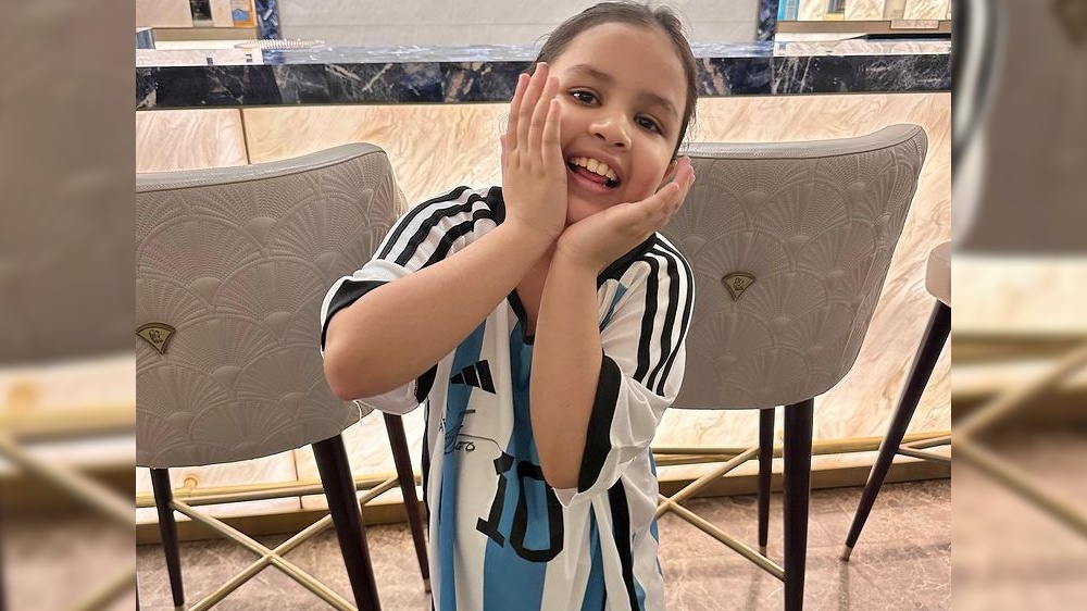 Ziva Dhoni receives Messi-signed Argentina Jersey