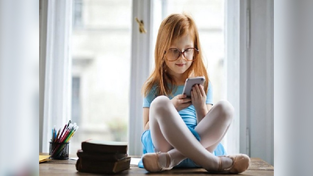 Using digital devices as calming linked to worse kidss behavior