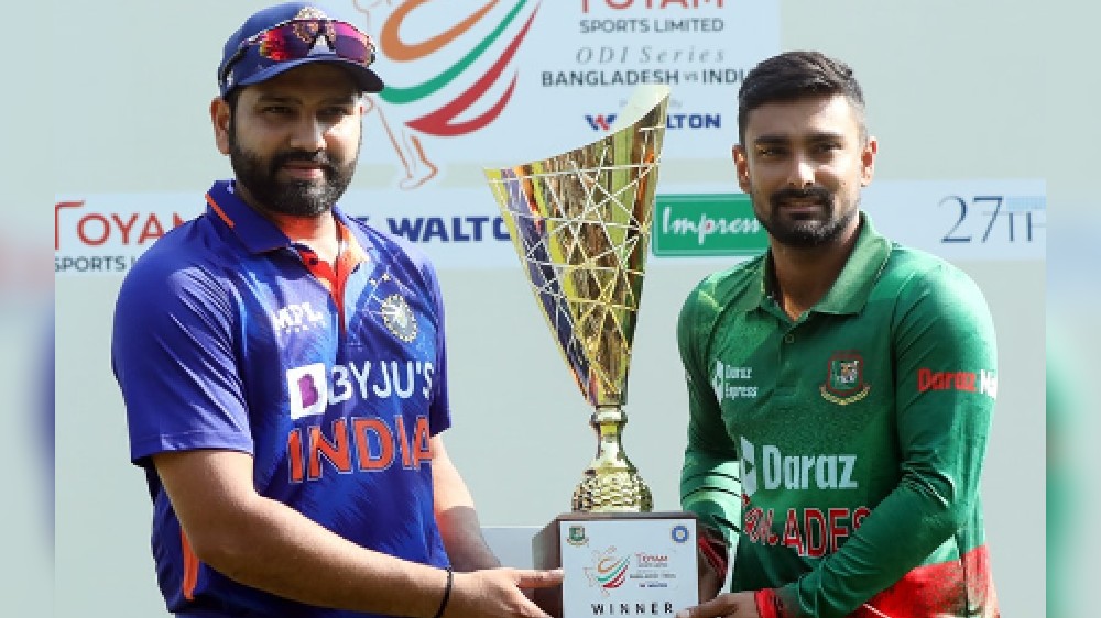 Team India fined for maintaining slow over-rate in 1st ODI