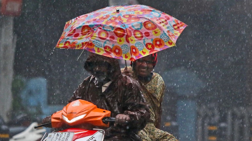 Mandous effect: Rains, cloudy skies in Bluru, neighbouring districts