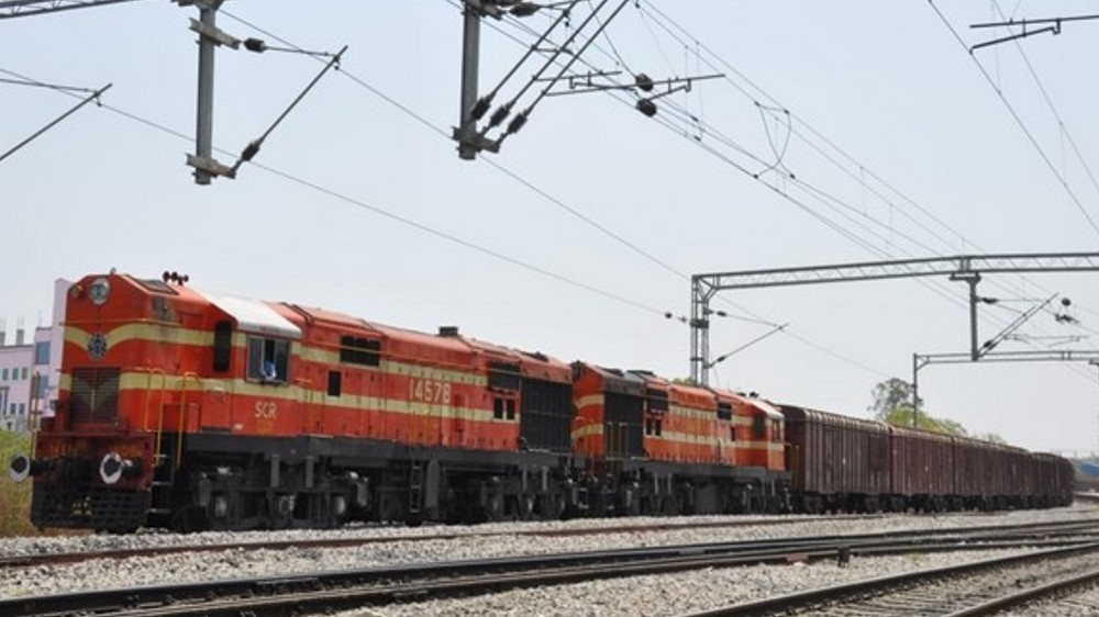 Two Kerala teenagers fall to death while alighting from moving train