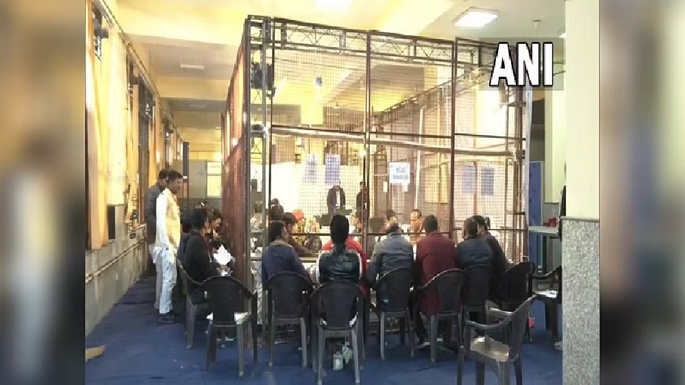 BJP wins 10 seats, AAP 6 as first MCD results out