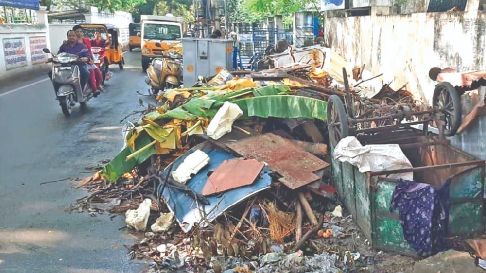 Residents urge GCC to clear waste pileup before cyclone