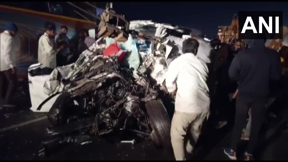 9 killed, 25 injured in Gujarat road accident