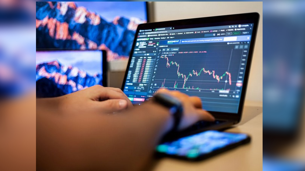 Markets snap 4-day losing streak in morning trade