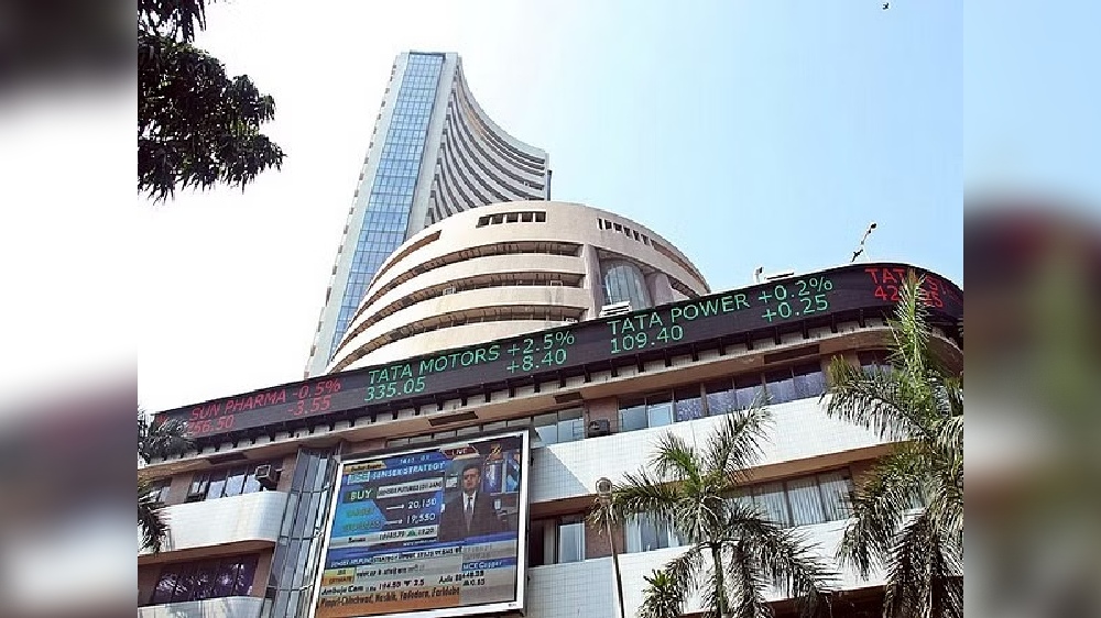 Markets trade lower in early trade; Sensex falls over 444 points