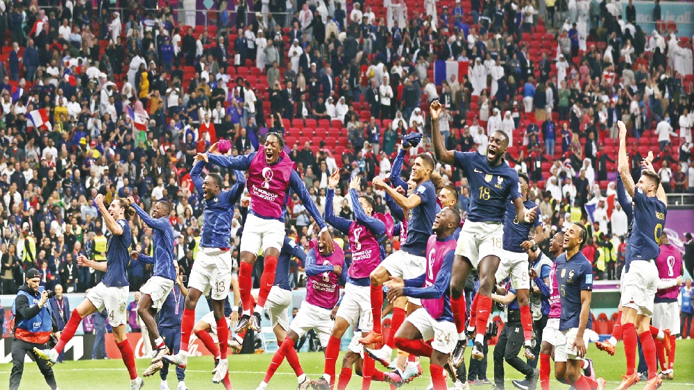 Defending champion France advances to semi-finals tops England by 2-1