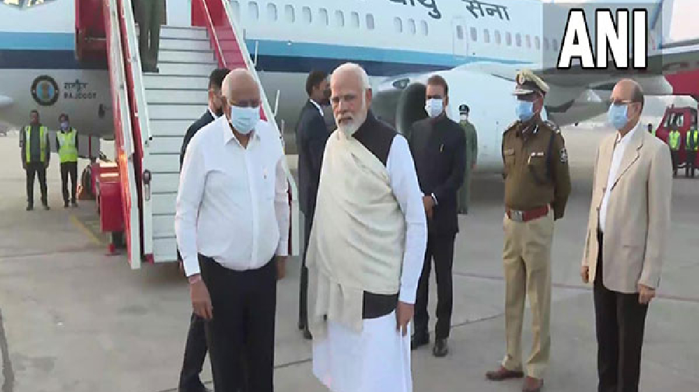 Modi arrives in Ahmedabad to give adieu to his mother Modi arrives in Ahmedabad to give adieu to his mother