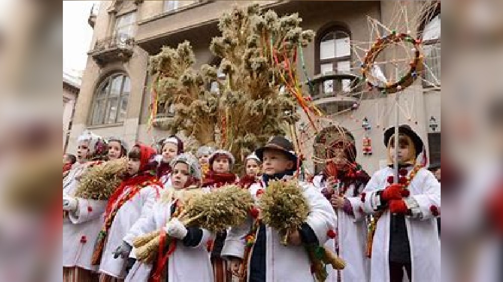 Some Ukrainians move Christmas to detach again from Russia