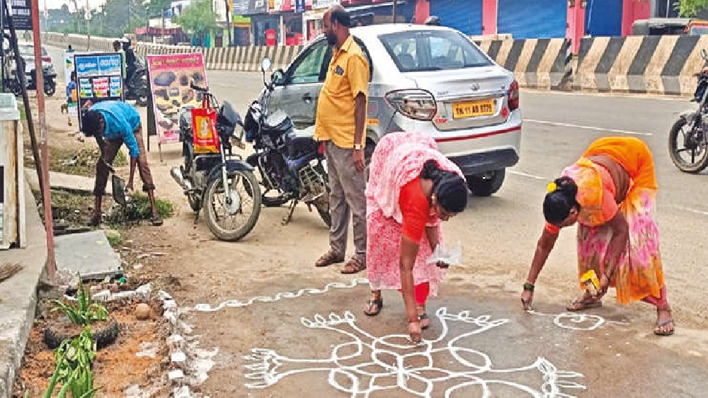 Drawing ‘rangoli’ to make district garbage-free