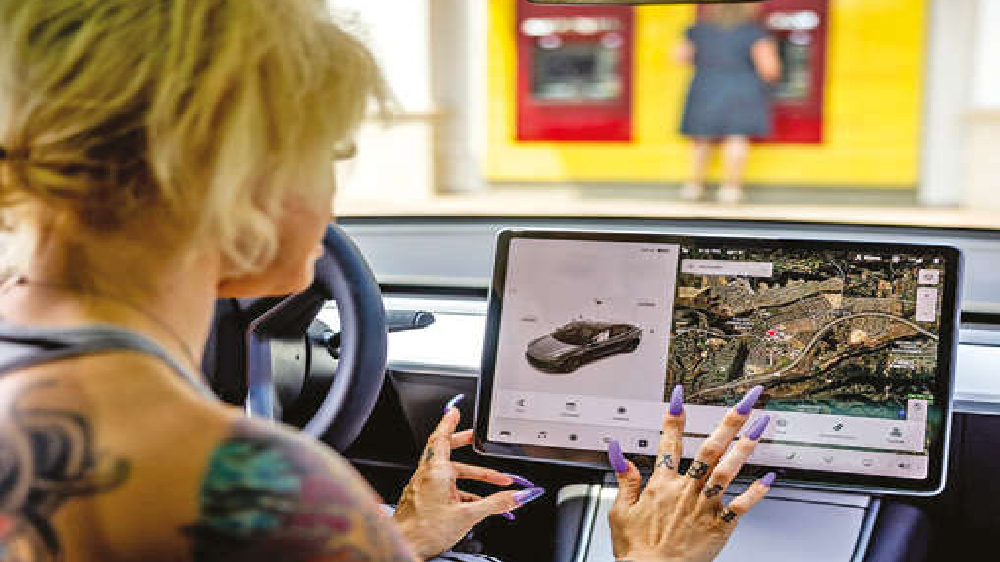 In a future of electric cars, AM radio may be left behind In a future of electric cars, AM radio may be left behind