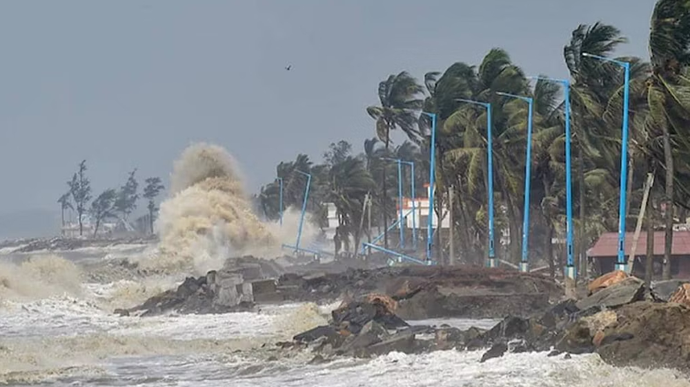 Cyclonic winds alert: IMD warns fishermen against going to sea