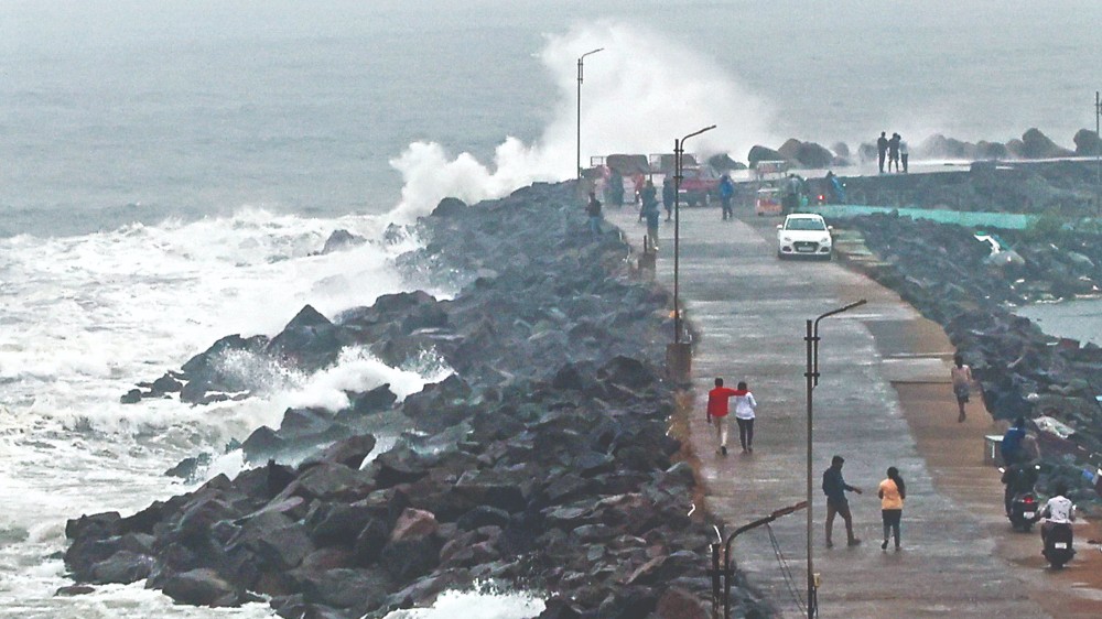 Cyclone Mandous likely to cross coast near Chennai tonight