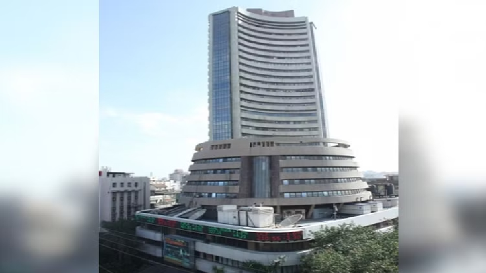 Markets decline in early trade amid weak global trends