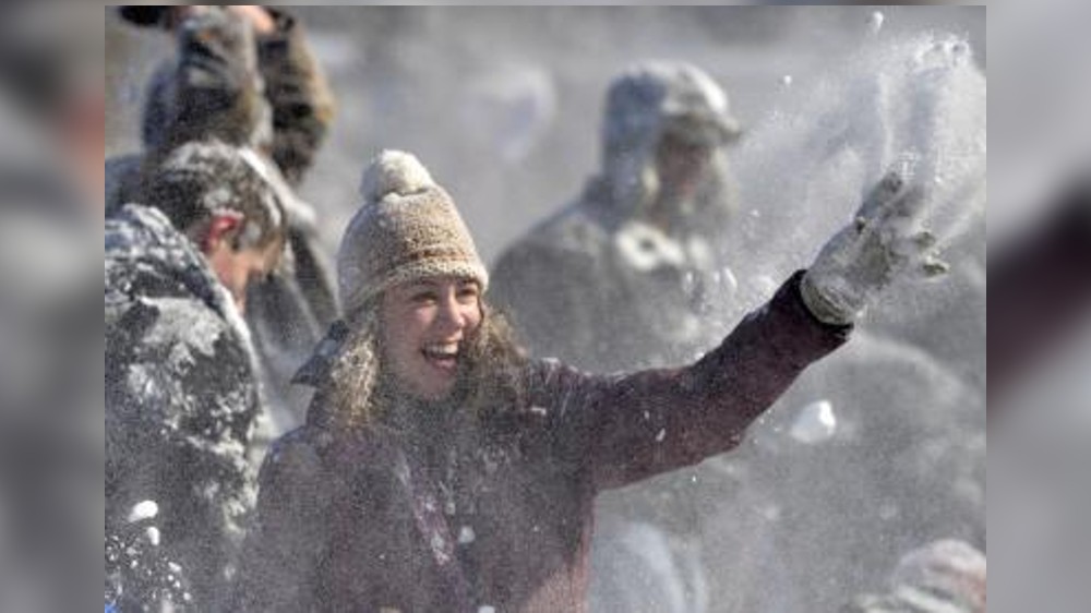 Severe winter weather sweeps across US, disrupts holiday travels