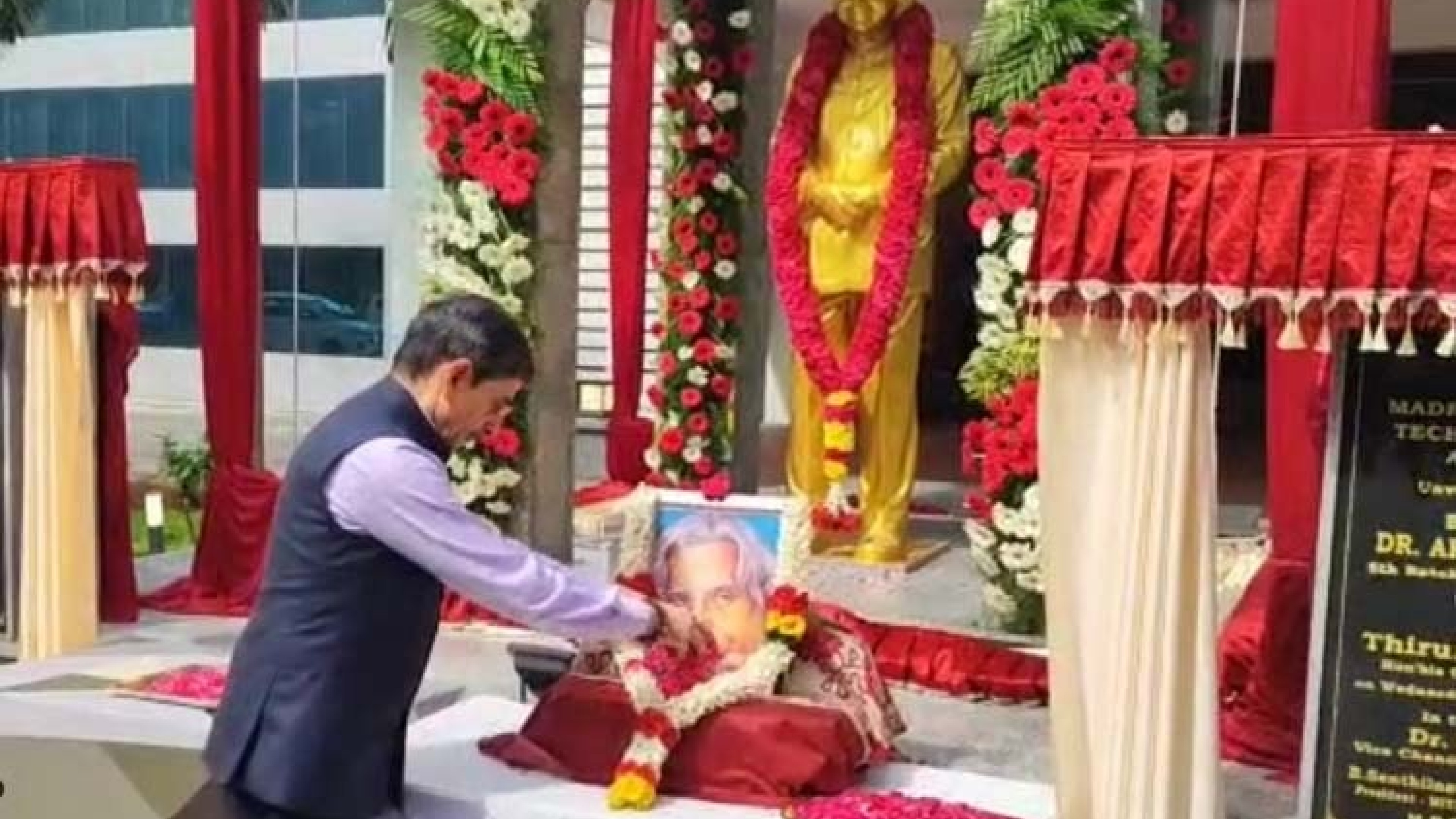 TN governor unveils Kalam statue at MIT campus