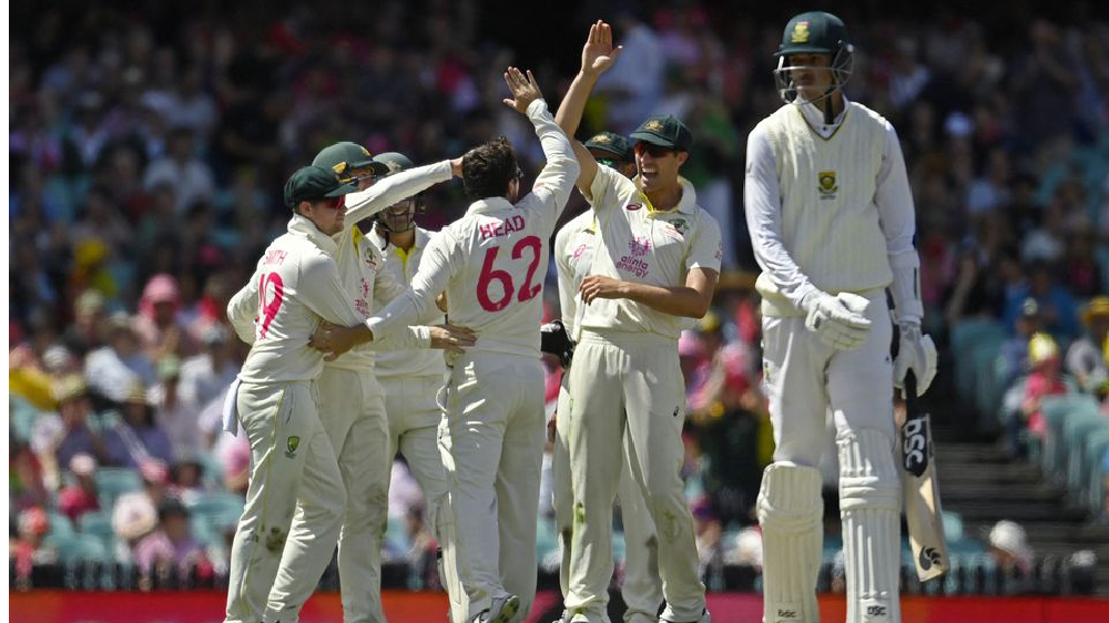 Cricket- South Africa dig in to hold Australia to Sydney draw