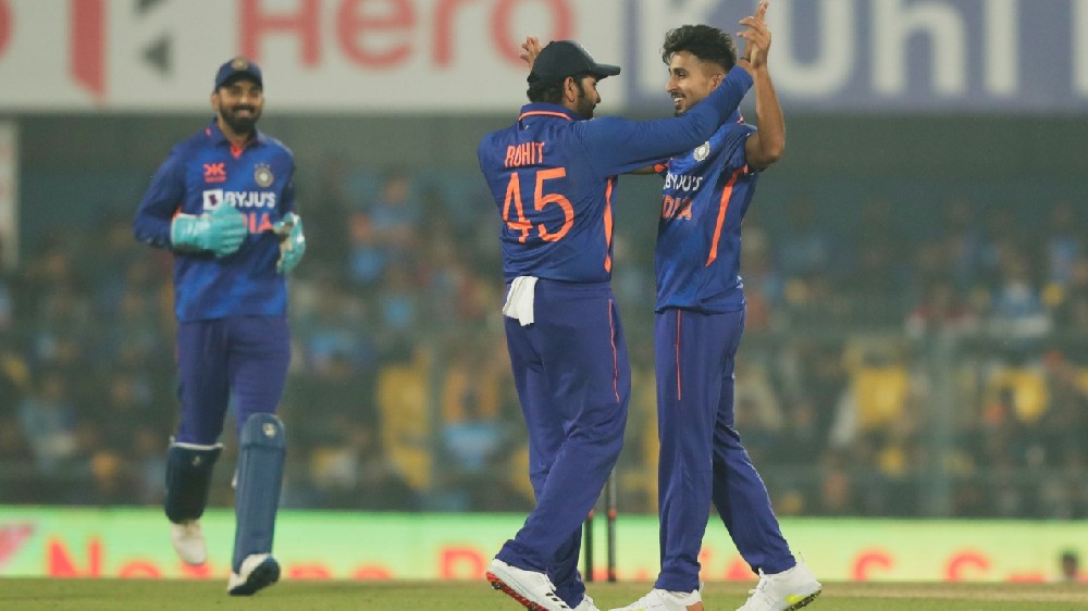 India thrash Sri Lanka by 67 runs in first ODI, take 1-0 series lead