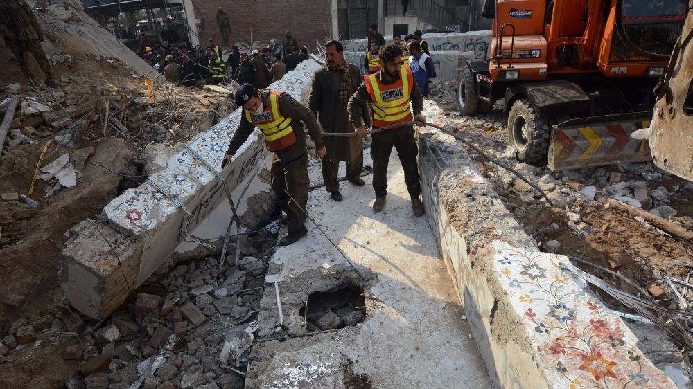 Death toll rises to 93 in Pakistan mosque suicide bombing