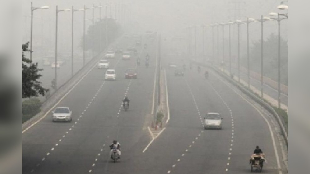 AQI in Delhi-NCR at severe level, govt reimposes ban on construction