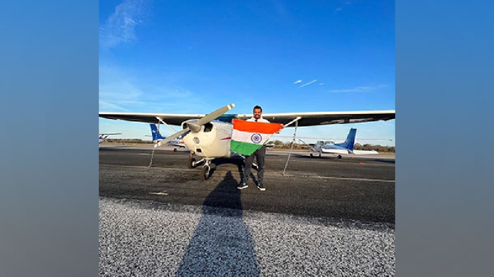 Historic! YouTuber Gaurav Taneja draws India map in sky on Republic Day Historic! YouTuber Gaurav Taneja draws India map in sky on Republic Day