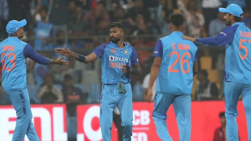 DREAM DEBUT - Mavi stars in India’s two-run win over Sri Lanka