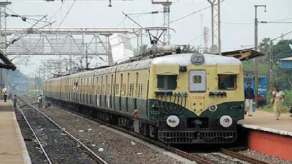 CISF constable claims robber pushed him off train near Korukkupet