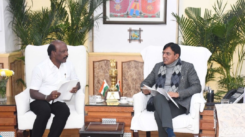 Ma Su visits Mandaviya to press various demands including NEET