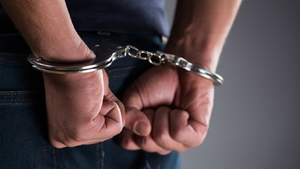 Biker duo tries to pass ganja to prisoner on moving van; 1 caught Biker duo tries to pass ganja to prisoner on moving van; 1 caught