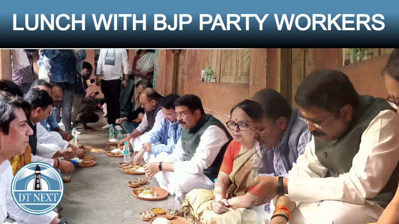 Min. Dharmendra Pradhan visits the residence of BJP worker