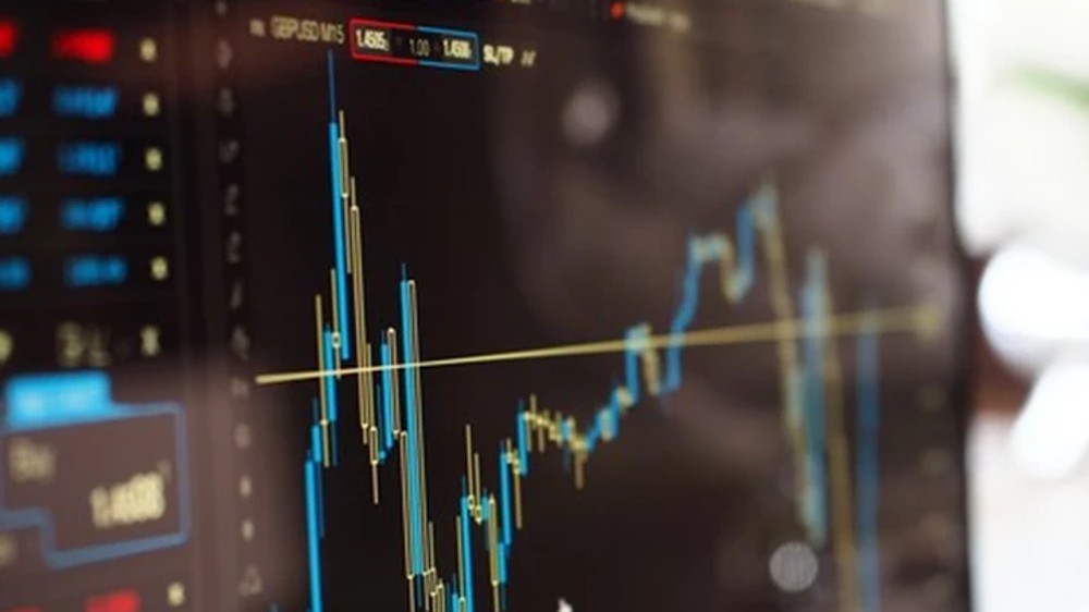 Recessions risks knock stocks, speculators drawn back to yen