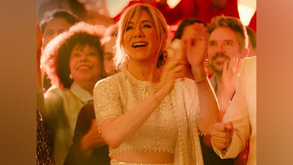 Jennifer Aniston turns desi girl, wears Manish Malhotra lehenga