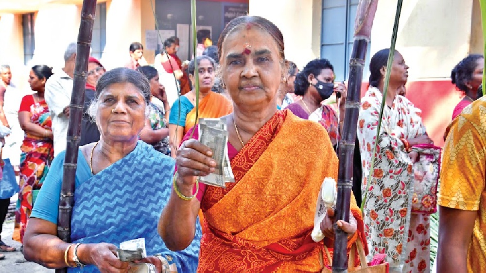 Stalin launches Pongal gift hamper distribution