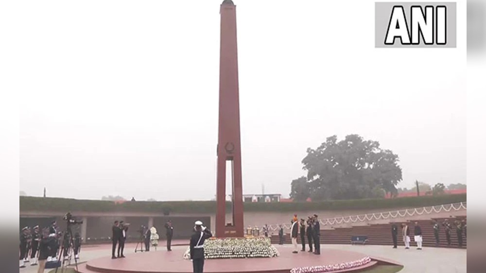 PM pays tribute to fallen soldiers at National War Memorial on R-Day
