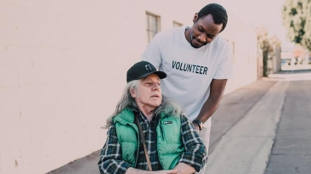 5 meaningful ways to give back to your community this year