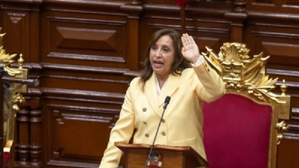 Peruvian president urges Congress to approve early polls